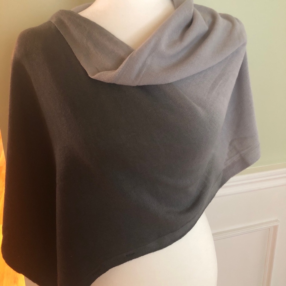 Sweater . NWT